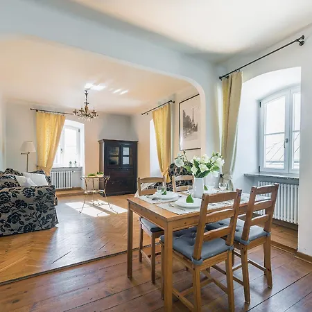 Old Town Penthouse P&o Serviced Апартаменты *