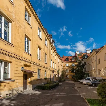 Apartment Old Town Penthouse P&o Serviced