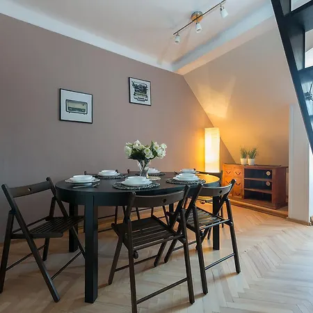 公寓 Old Town Penthouse P&o Serviced *